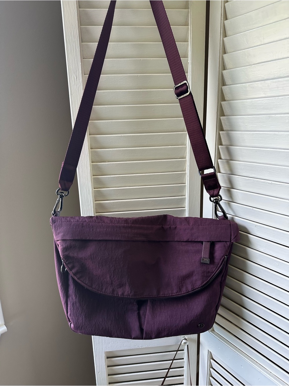 Lululemon large Fiesta messenger bag.